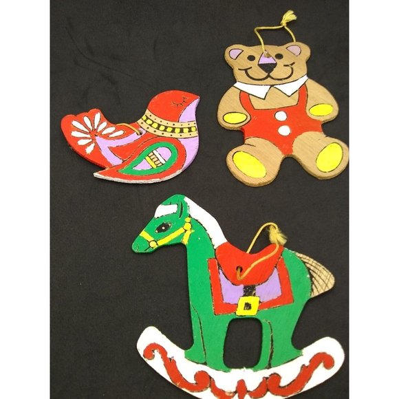 Vintage 70s Set Of Painted Wooden Christmas Hanging Ornaments set of 5 - Picture 4 of 5